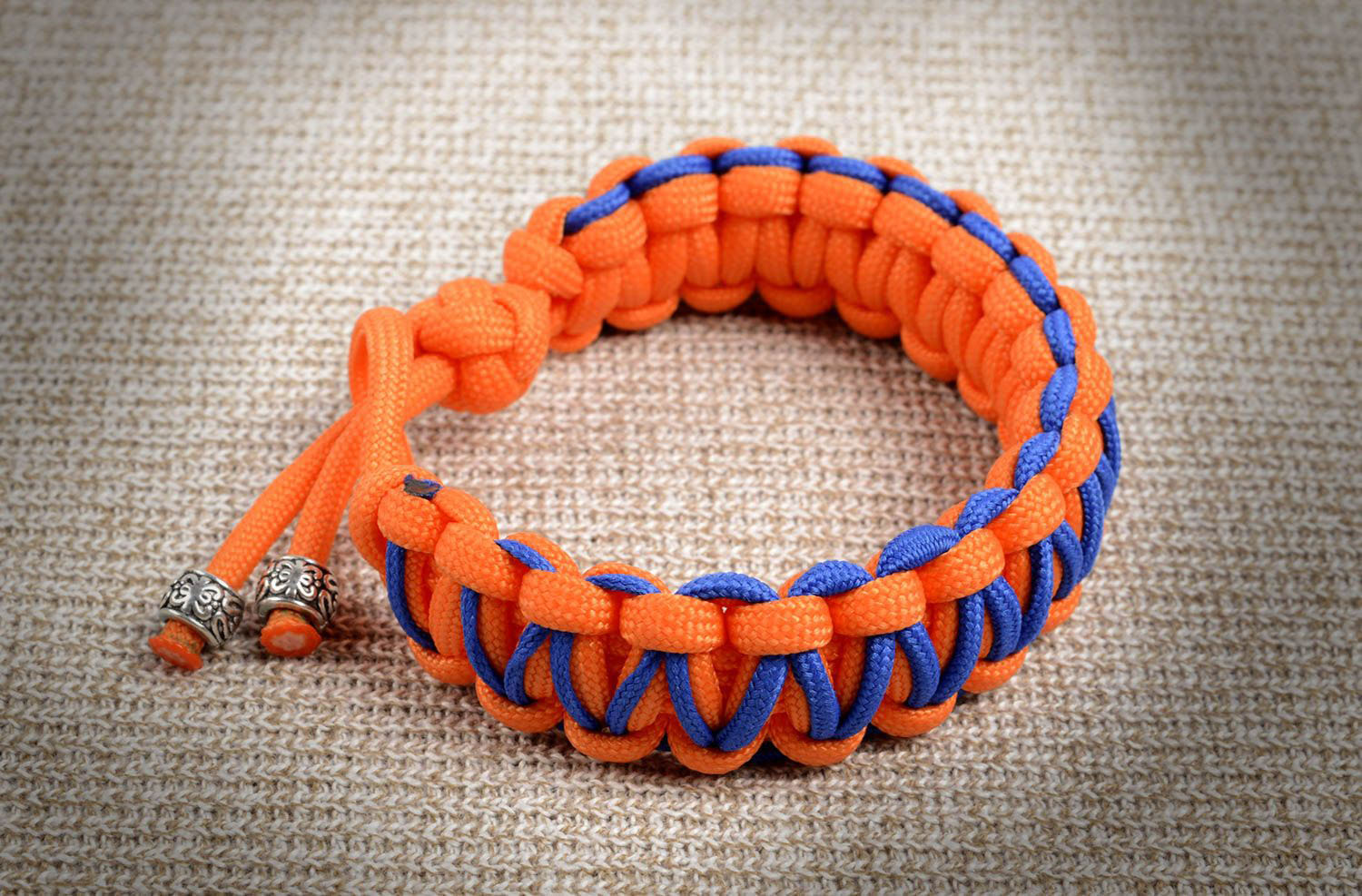 Bracelets paracorde: Techniques, modèles et fils